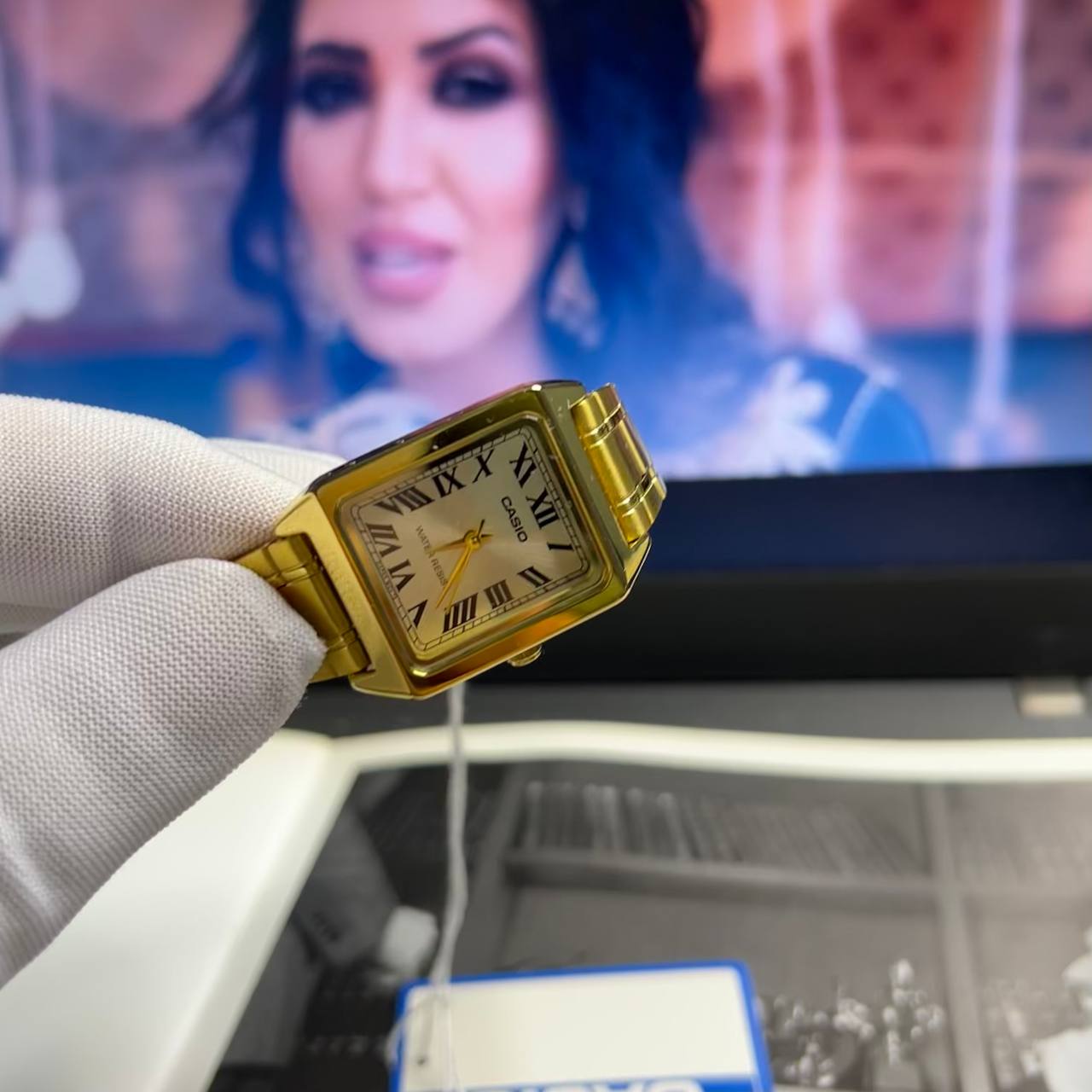 Casio – Élégante montre carrée pour femme