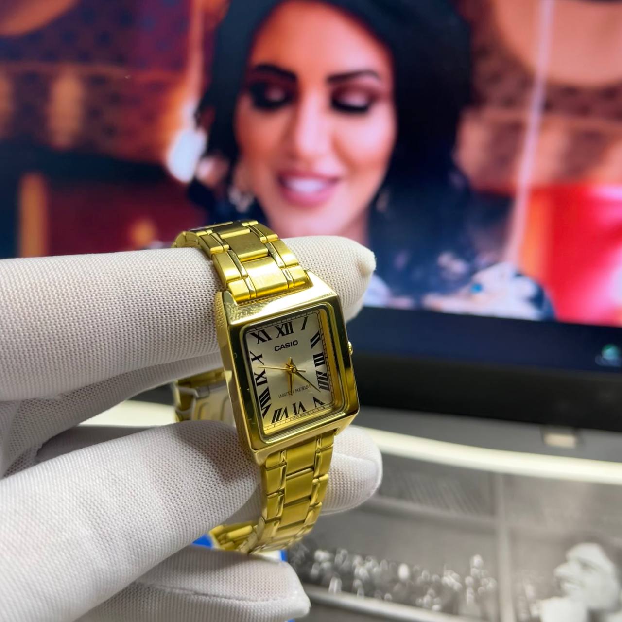 Casio – Élégante montre carrée pour femme