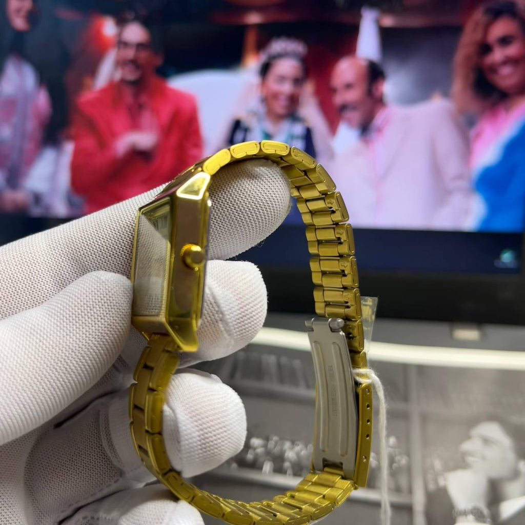 Casio – Élégante montre carrée pour femme