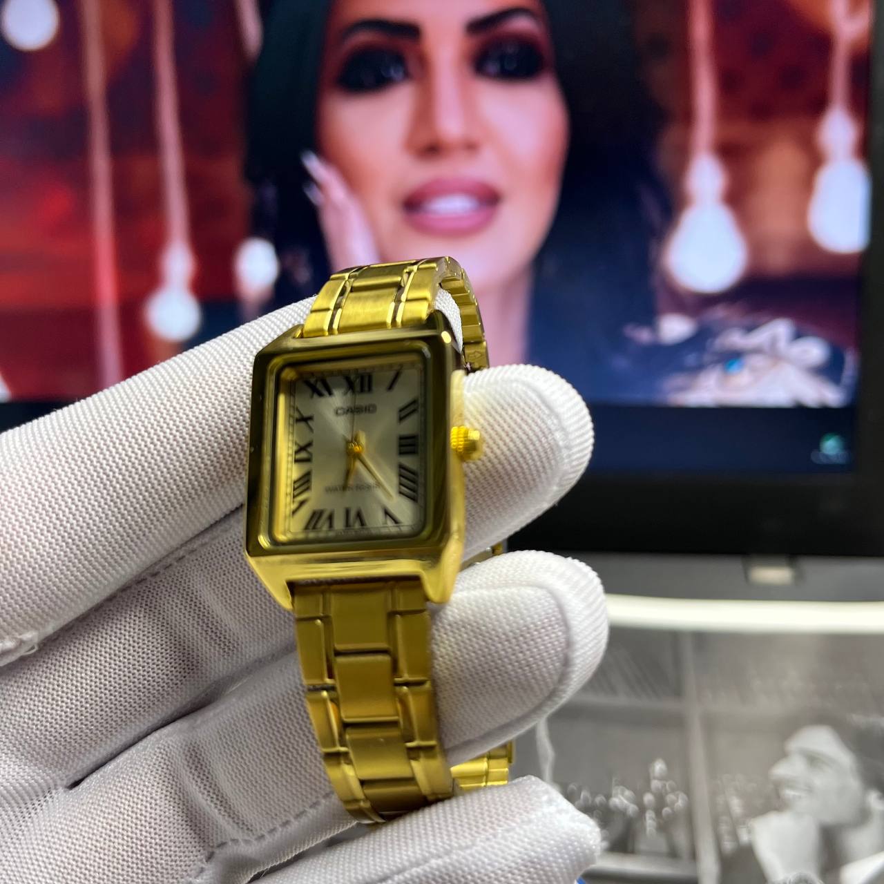 Casio – Élégante montre carrée pour femme