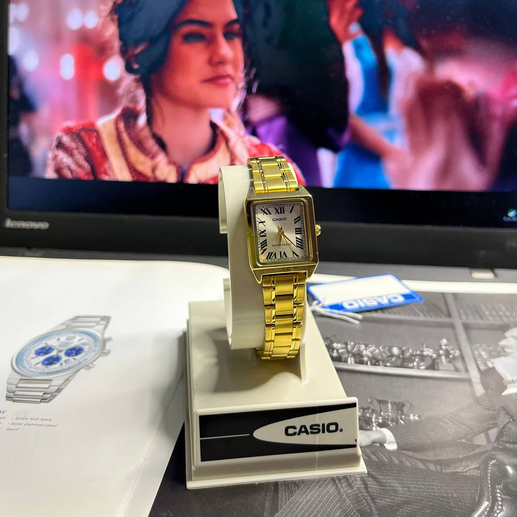 Casio – Élégante montre carrée pour femme