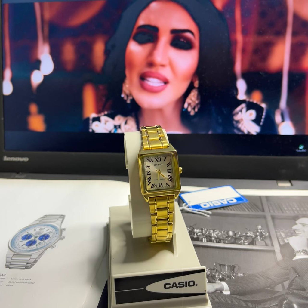Casio – Élégante montre carrée pour femme