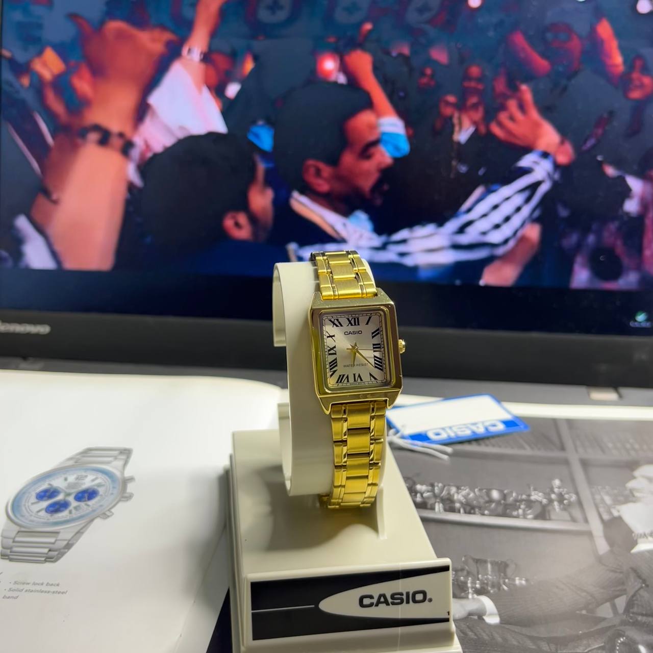 Casio – Élégante montre carrée pour femme
